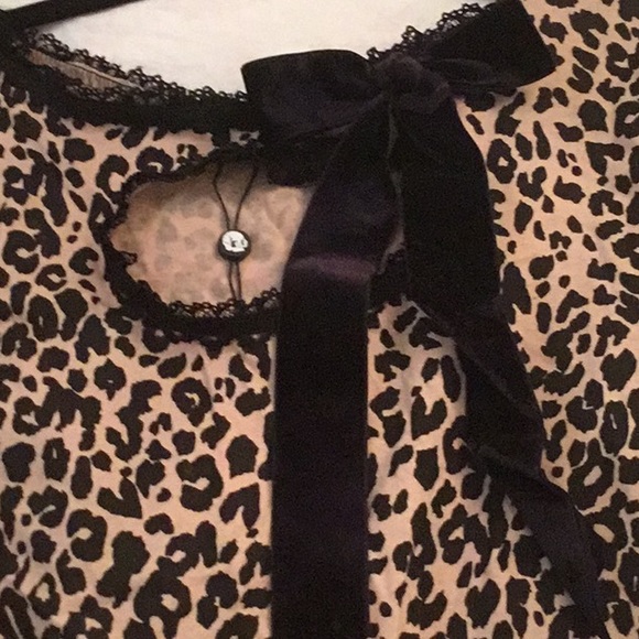 NWT Jessica Louise Leopard Molly Keyhole Puff Sleeve Top - Picture 3 of 12